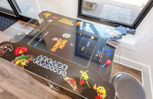 Lux Riverfront Retreat- Hot Tub, Game Room, Views! - Photo 37