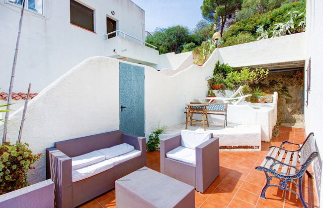 Apartment With Furnished Terrace - Photo 17