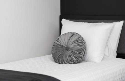 Unit 106 Stylish Condo with Free Parking and Close to Downtown - Foto 10