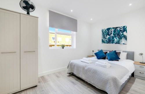 Luxurious 1 Bed Serviced Apartment with Wi-Fi - Photo 17