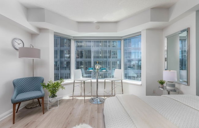 QuickStay Yorkville Condo - Yonge & Bloor - Photo 12