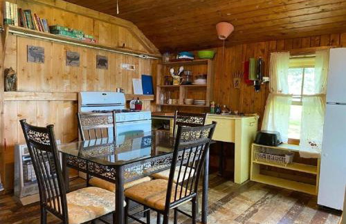 Waterfront Vacation Rental with Charming Wooden Interior near Mount Katahdin, Maine - Foto 11