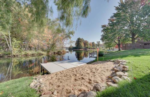 Lakefront Kalkaska Cottage with Fire Pit! - Foto 26