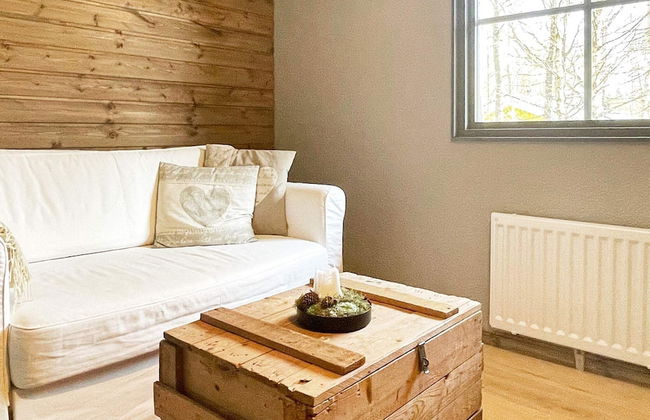 Charming Lakeside Cottage Getaway - Photo 7