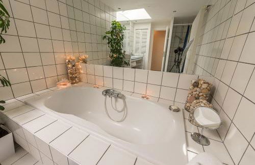 Maison Lacustre - Maison contemporaine avec vue panoramique sur le lac d'Annecy - Foto 15