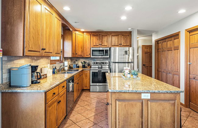 Laker's Pointe by Avantstay Lakefront Private Peninsula Hot Tub, Game Room - Foto 16