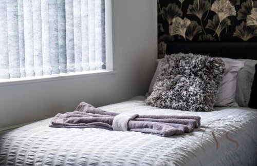 Modern 3BR Home in 9 Anson Rd Near Sandwell Hospital with Garden and Free Parking - Foto 59