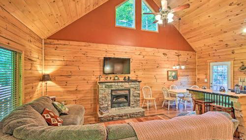 Rustic Andrews Cabin Rental with Deck and Fire Pit! - Foto 3
