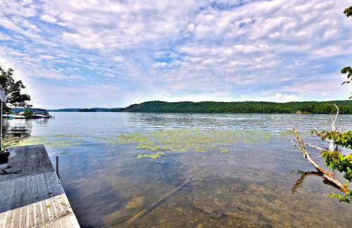 The Bomoseen Bungalow - Vermont Lake House Close to Ski Resorts! Private dock, ski rental ticket deals - Foto 32