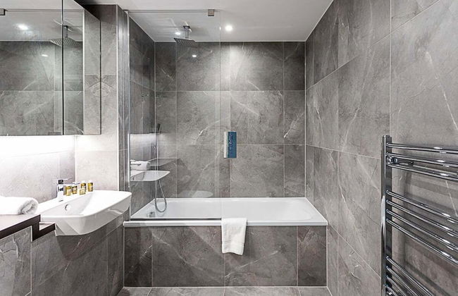 Icon Tower Flat III - Photo 15