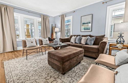 Spacious 4BR Home by Dtown Royal Oak - Photo 24