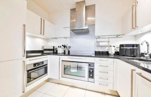 Bright Riverside 2 Bed Haven with Balcony - Modern Comfort in Battersea - Foto 18