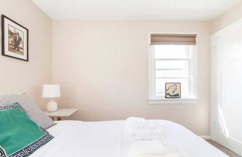 Garden Retreat • Deck Dining + Fire Pit - Foto 12