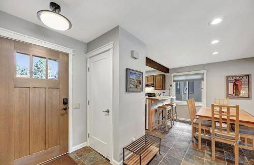 Mountain Condo | Spa Pool and Ski Shuttle Access - Foto 11