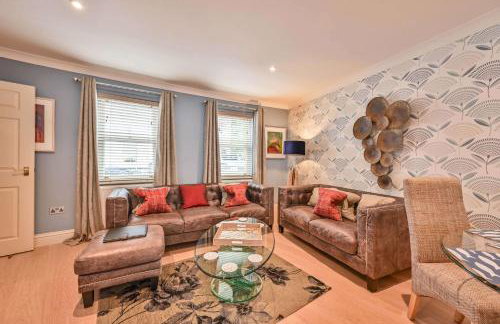 Lisburne Place - Luxury Three Bedroom Town House - Photo 4