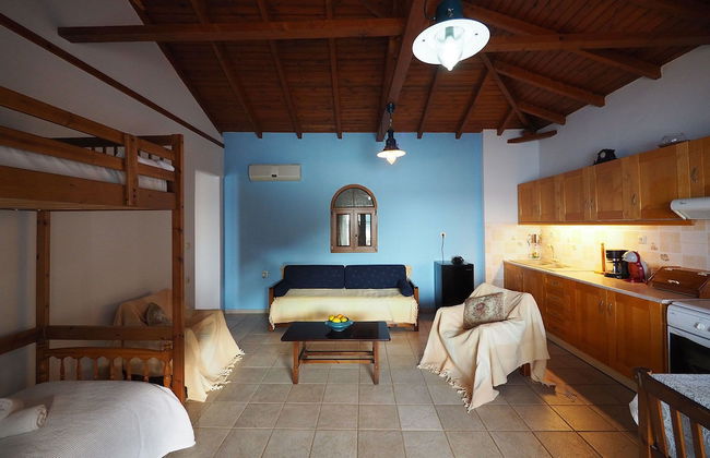 Sofia Limeni - Photo 23