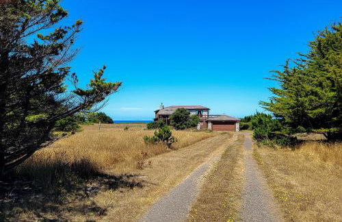 Oceanfront Retreat Close to Activities & the Beach - Photo 27