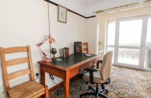 Hawksbridge Bungalow - Photo 7