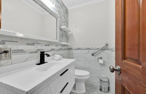 Big Bass Hideaway with Hot Tub - Foto 40