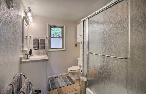 Peaceful Getaway with Private Hot Tub and Mtn Views! - Foto 13