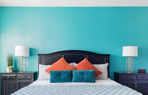 Explore the River Walk from Artsy Designer Retro Chic Home - Foto 1