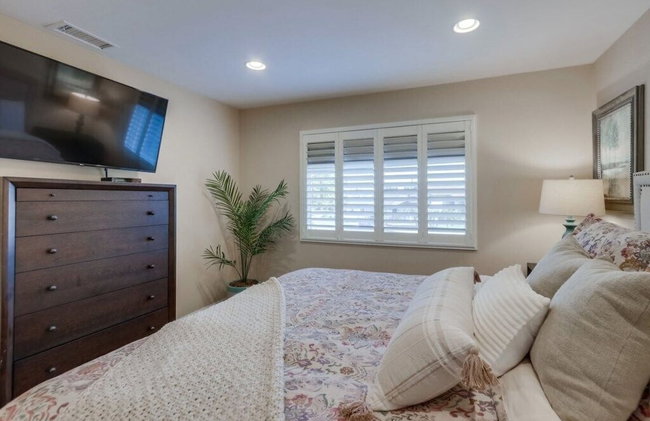 Beautiful Backyard Oasis 5 bedroom 3 Bathroom Home - Foto 21