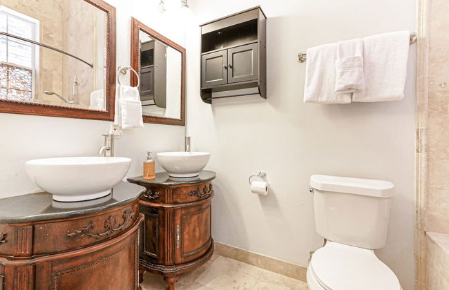 Modern 3BR Condo With Pool - Foto 36