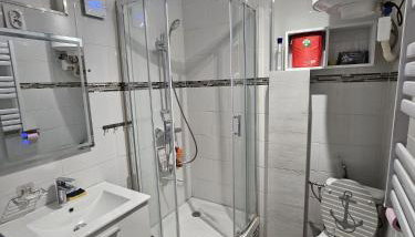 Studio tout équipé et chaleureux en rez de chaussée, parfait pour explorer Montpellier - Foto 3