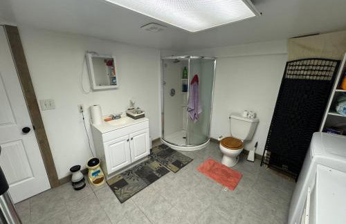 Comfortable one bedroom basement apartment in the woods - Foto 19