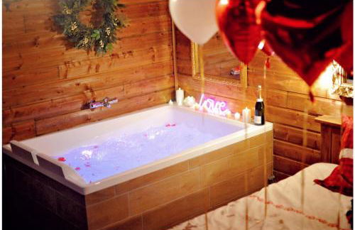 Le Chalet romantique, SPA XXL, 5 min centre ville, Écran cinéma, Lit king size, cascade d'eau - Foto 14