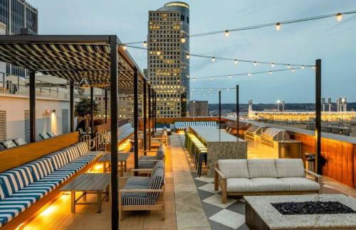 CBDOTR 24-7 Gym Pool Rooftop Steps to Stadiums - Foto 26