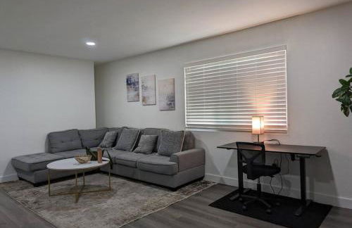 City Retreat Minutes to DT - Foto 7