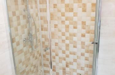 Enjoy Lisbon Cascais Sintra 1200 metres to metro blue line Sintra Rail line Free Parking - Foto 30