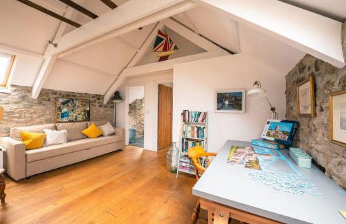 Stunning Converted Granary in Heart of St Davids - Photo 7