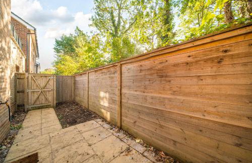 Walton Hidden Home with Free Parking - Pass the Keys - Foto 21