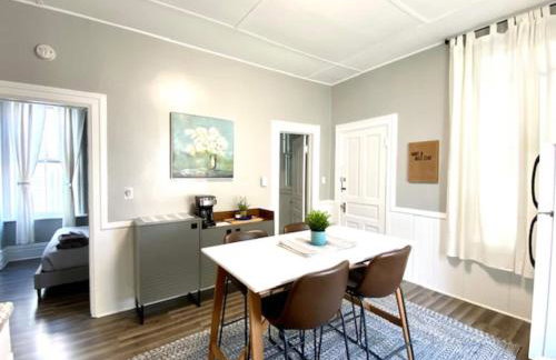 Walk to Wrigley 3BR1BA Sleeps 8 Free Parking - Foto 9