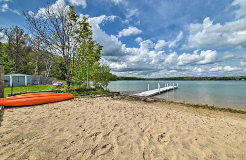 Northern Nights Beachfront Cottage in Kalkaska - Foto 32