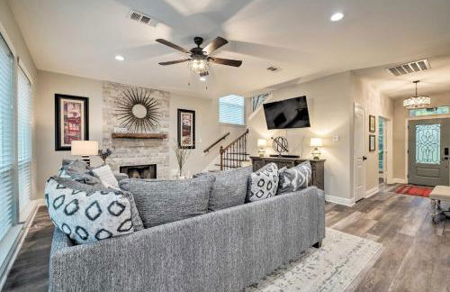 Modern Montgomery Home with Backyard, Deck, and Grill - Photo 6