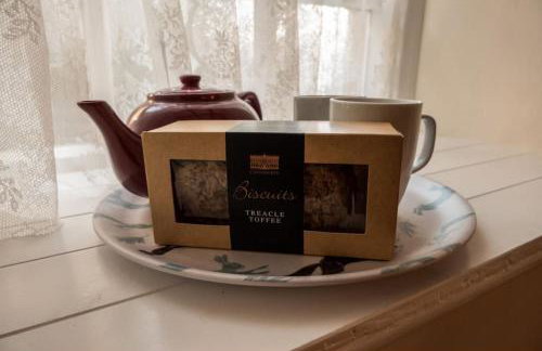 The Cottage on the Square, Wensley - Derbyshire Country Cottage. - Photo 27