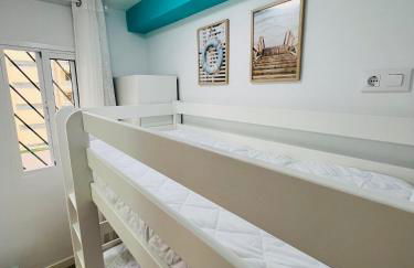 APARTAMENTO NUEVO CÉNTRICO en PRIMERA Línea de playa con vistas al Mar, Piscina, aire acondicionado y wifi - Foto 21