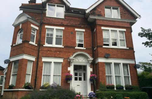 Stylish Flat in Queens Park with Private Parking, Central London Access - Foto 1