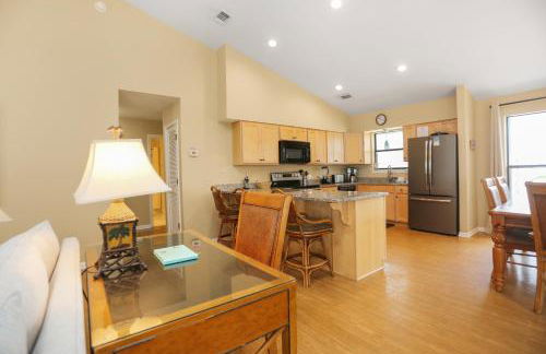 Woofs and Waves by Pristine Properties Vacation Rentals - Foto 21