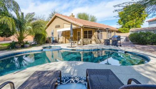 Luxe Desert-Chic 3BR with Heated Pool, Spa, and Grill - Foto 1, sunbed