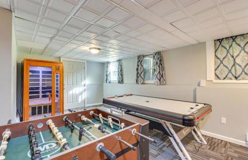 Hot Tub, Sauna and Game Room Spacious Poconos Gem! - Foto 3