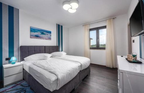 Five-Bedroom Holiday Home In Zminj - Photo 28