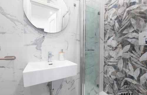 GFC Eternal Rome Apartment - 5min to Tiburtina Station MetroB, 2 Bathrooms, Terrace, A-C - Photo 4