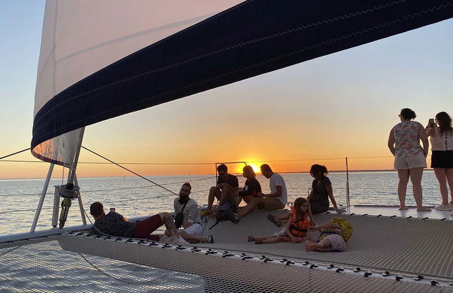 Passeio de catamarã ao entardecer - Foto 3