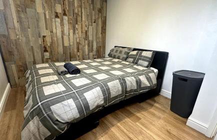 3-Bed Family Home in Furzton, Near Lake & Parking - Photo 17