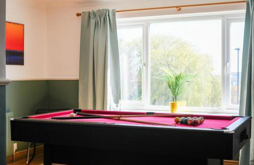 Stupton House, Large 3 Bed House that Sleeps 8 with Full Size Pool Table & FREE Parking - Hosted by Stay Host Save - Foto 16