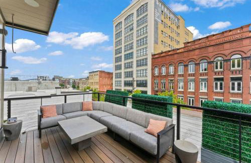 Amazing Rooftop Patio Overlooking street - Foto 1